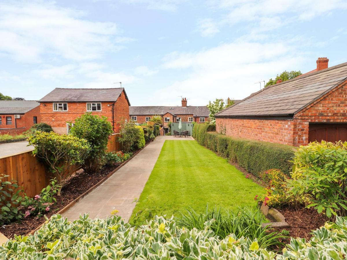 Peckers Retreat Villa Tarporley Exterior photo